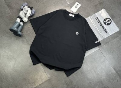 潮牌 Lululemon刺绣情侣款短袖T恤！ ：240G双纱潮牌专用棉，纹理清晰，质感满满，同缸定染1×1无色差精密纯棉螺纹，层搭叠穿，自留好货，强烈推荐~所有