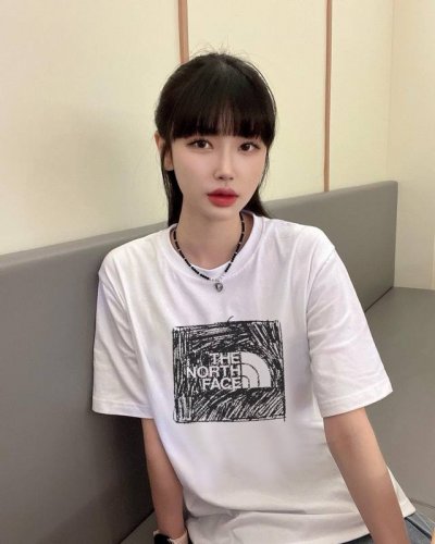 The North Face北面Tnf素描系列短袖T恤 男女同款 采用260克定制双纱面料，三针五线做工，领口包包边条 舒适透气柔软又亲肤 上身显瘦挑高小哥小姐