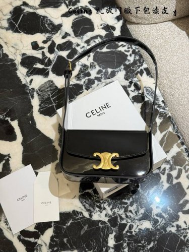Celine 新品 Terence 牛皮漆革肩背包 New好物推荐 Celine Terence漆皮腋下包 秋冬秀场最最抓眼球的一只手袋国实拍来咯踏 新款漆皮系