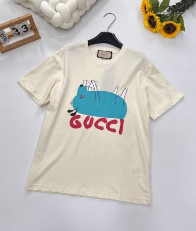 gucci 可爱小猪动物印花T恤 定制240克同缸染面料 手感非常舒服 上身亲肤舒适！！ 特别活力又阳光的风格 图案充满了童趣 可爱暴击 年度最佳单品 上身超可