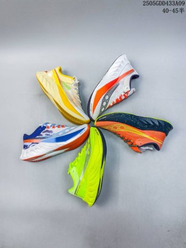 saucony索康尼Triumph胜利20代 巴斯夫真爆男女跑步缓震透气舒适轻巧运动休闲鞋 520060Ddeyi半 40-45 编码：05Gdd43 9