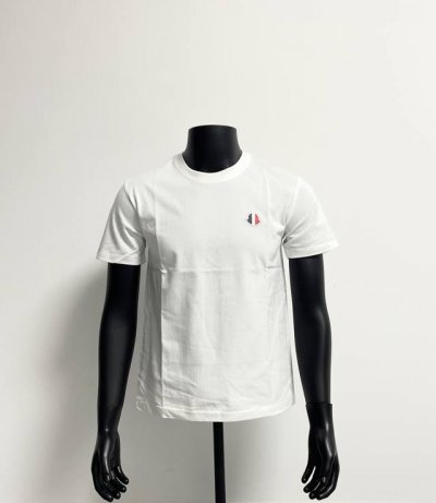 Moncler 蒙口简约刺绣短袖Tee32支260克爽滑双纱面料，质感饱满，不坍塌 全新设计Logo刺绣标，搭配同色一体贴布吊牌、洗水唛、领标皆由品牌商提供 休