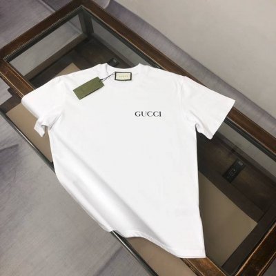 Gucci 古驰 2025最新款情侣款圆领短袖 情侣T恤～ 春夏新品 高品质 品牌Logo印花工艺～时尚百搭潮款 定制进口面料 ！穿着舒适 透气 时尚不失个性
