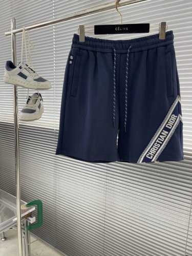dio 25年夏季新款休闲短裤 高级定制透气面料，透气弹力舒适度极高，细节无可挑剔，顶级辅料配备，原版Logo设计理念，手感细腻柔软！上身版型超赞 码数：48-