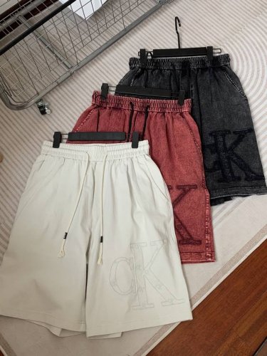 calvin Klein｜Ck美式重工炒洗做旧五分裤高街短裤 短裤起飞，超帅的男神裤，380G针织全棉重磅炒洗面料，版型超级赞！反复水洗不变形，炒洗纹路每一件都