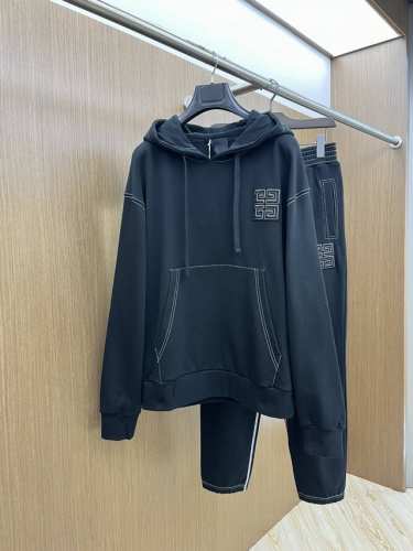 p300 Givenchy纪梵希2025新款套装男士徽标长袖连帽卫衣 本款4G连帽衫。进口A级棉质长袖连帽运动 衫，胸部饰有4G绒布贴，带凸起对比色 缝线，对比