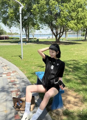 阿迪达斯Adidas 户外运动球衣趣味印花短袖美式高街T夏季男女情侣款上衣 ~采用速干针织面料 不变形 不起球 ~完美版型 如模特所示 ~采用印花+贴布刺绣工艺
