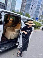 高品质，雪梨纸精包装 prada 普拉达男士夏季新款时尚休闲百搭圆领短袖T恤男女同款 纯棉面料，舒适又透气 版型宽松非常百搭，高级经典大Logo。显得高级时尚，