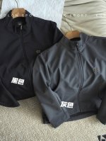 260包邮 kolo/可隆春秋季新品！男士防风防泼水立领夹克外套！官网门店同步上新！D工厂出品！品相工艺很赞！内里无缝全包边工艺！客供三防一体户外面料！下摆两侧