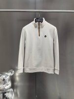 供 不控价 高端出品 Moncler 蒙口2025S 高端双面麂皮绒拼接春季男士半拉链卫衣 整件衣服没有复杂的装饰 只有品牌标志性Logo在胸前 简单低调又不失