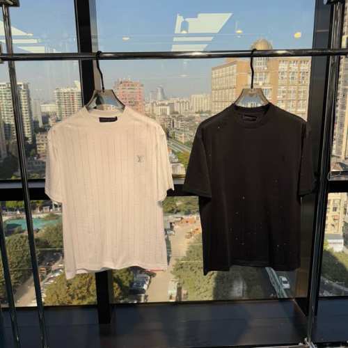 25春夏新品发布，路易微阔版T恤出货，面料全部采用顶级云朵棉面料，手感非常好，上身效果超赞，抓紧入！码数:M-3Xl