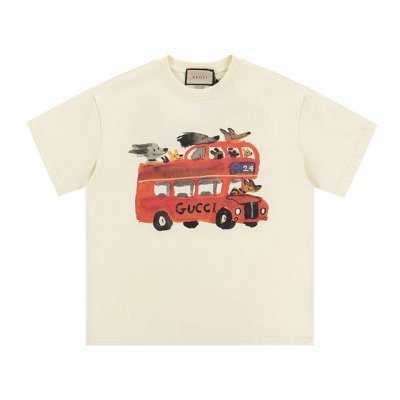 款号 357 gucci新品 无感印花 高克重短袖 选用客供定制针织100%纯棉面打造,面料手感细腻 厚实有质感的纯棉布 高密度的机织工艺 如棉絮般柔紧致舒适