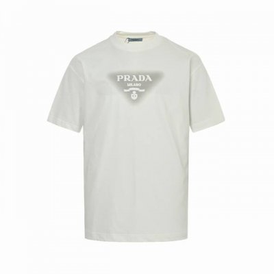 prada 普拉达 25Ss 三角标刺绣喷墨短袖 面料采用高克重260G重精梳棉，定制1:1螺纹，面料舒适亲肤无异感， 制定染面料，纺织密度高，垂感佳，不易变形