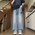 2025爆火春夏季新款石头岛新款水洗牛仔裤 重塑复古风 此牛仔将经典风格与现代感得设计语言相融合 这款休闲牛仔很好穿得哦 面料舒适透气 干净有型,宽松版型是这条