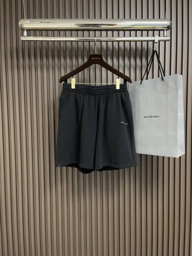 Balenciaga Back烫钻短裤，定制高密丝绒毛圈棉手感柔软 舒适贴肤 饰以Balenciaga Back烫钻标识点缀 增添品牌辨识度 结合磨破磨毛为升华