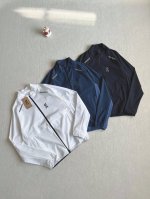 报单款号03291。 On昂跑 Weather Jacket Insulated 男款轻量压胶工艺跑步夹克防晒服 线上 0+ 超级亮点！前后重叠式构造开窗透气设