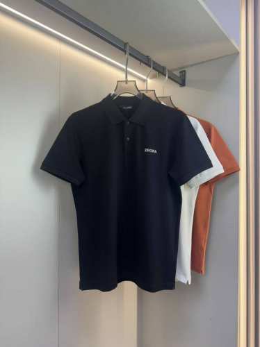 Zegna 25Ss春夏新款Polo衫 Zegna春夏必备的Polo衫，整体在设计基调方面继续沿袭了Ez家的极简路线，线条感极为流畅干练，无繁复的工艺元素傍身，