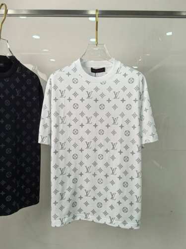 新品 V登家族男士高端时装款圆领印花短袖T恤，香港洋行渠道货，高奢品鉴白金级单品，25年春夏新品，经典人气单品！ 客供埃及进口顶级面料，甄选尼罗河区域光照极好的