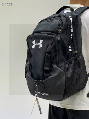 上新！！ 出口订单 安德玛砖柜款休闲双肩包背包 安德玛 Under Armour 双肩包背包 书包 地地道道原的单货！出口外国订单！！国外柜专在售500+以上！