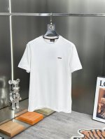 杰尼亚B合身版型 最新最顶级版本刺绣设计短袖，采用进口丝材质 面料细腻舒适柔软透气，亲肤性极佳，胸口经典刺绣Logo工艺精湛，线条流畅，完美搭配，做工极为考究严