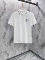 lv 商务休闲通勤款,渠道精品唯美主义的英式裁剪艺术尽显男士魅力风采. 25春夏 专属标识Polo衫短袖T恤 经典的翻领裁剪工艺从未停止.既不单调也不复杂,匠心