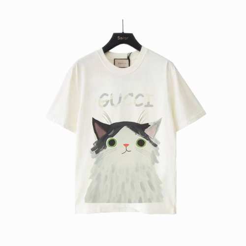 实拍细节图+尺码表 Gucci 古驰 趣味卡通小猫咪圆领T恤 高克重短袖 选用客供定制针织100%纯棉面打造,面料手感细腻，厚实有质感的纯棉布 高密度的机织工艺
