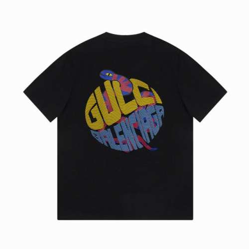 90 高品质Gucci 25Sslogo印花短袖！胸前品牌字母Logo大牌感十足！高端大气完美演绎，经典圆领不挑人版型上身巨显瘦 面料采用230克纯棉面料，保证
