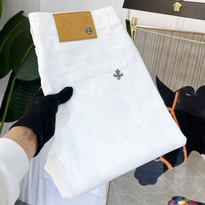 克罗芯 2025Ss蛇年春夏贺岁款牛仔裤。原单1:1制作，日常必备的完美之选，简单大气亦时尚有型，定制进口丹宁面料 ，重工洗水工艺，做工复杂工艺精湛。轻松迎合四