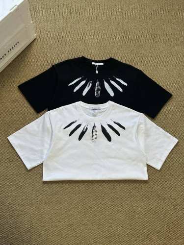 纪梵希 Givenchy 24Ss夏季羽毛字母印花短袖T恤 颜色：白色 黑色 尺码：S-Xl 原版面料高版本高品质 网红明星同款 原版定制面料 胸前Logo标识