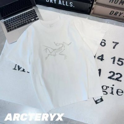 拿货 -Arcteryx始祖鸟Envoy Arc'word大标短袖 男女同款 -面料：采用原版一比一面料。 -辅料：原版拆解开发，一比一定制的小标，领标，水洗，