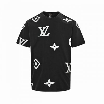 Louis Vuitton 路易威登 25Ss 水洗满印老花短袖 标志性的品牌标识元素,以绚丽黑白渲染点缀夏季的青春穿着.又一款大刷存在感的精品T,再次重回大家