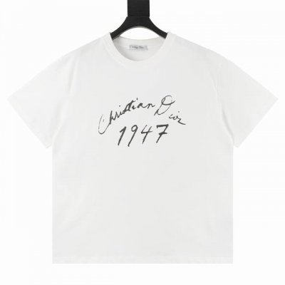 dior 迪奥 47Logo标语印花情侣款短袖Tee 1947系列今日份搭配推荐 高级优雅的短袖T恤，炽热街头的夏日情侣款 永远为无性别穿搭打Call 字母Lo