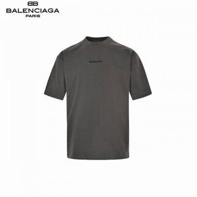 balenciaga 巴黎世家 前后刺绣短袖-灰 采用32支双纱 260克重面料 进口针织针梳棉进行制作 厚度适中 有垂感又有轮廓型 上身就是一个舒适 对微胖身