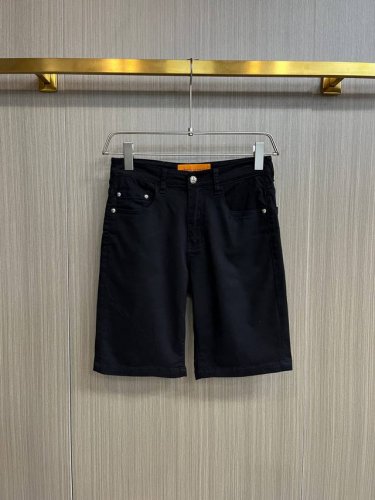 克罗心 2025夏季新款男士牛仔裤短裤 重工艺高级定制面料透气面料 透气弹力舒适度极高 细节无可挑剔 顶级辅料配备 原版Logo设计理念 手感细腻柔软 上身版型