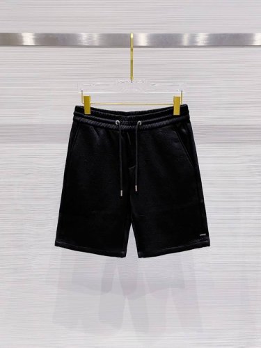 lv 25Ss夏季新款休闲短裤！渠道稀出，超级火爆同步时尚单品，擅长在遵循实穿性的基础上，新季最时髦的中裤短裤！ 客供100%棉面料质感精制而成，舒适透气的面料