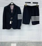 出街必备 Tb色织西装短裤 藏蓝金扣 100%色织四杠羊毛面料 珠边装饰 高定Nx西服代工厂P出货 速度是慢了一点 但贵在精工细琢 版型修身挺阔 买西装必选Tb