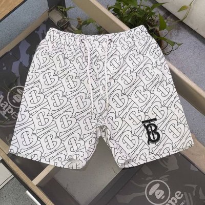 2025新款Burberry巴宝莉Tb字母图案Logo印花休闲情侣速干短裤沙滩五分裤，时尚与经典的完美融合，百搭不挑人，轻松适配各种风格。精致标志，色彩点缀，低