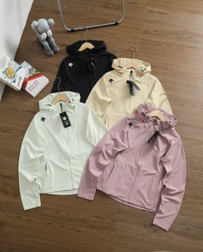 品牌：迪桑特 Descente 尺码：M-L-Xl-Xxl-Xxxl-Xxxxl 颜色：黑色-杏黄色-薄荷色-藕粉色 款式：女士户外冰丝凉感防晒皮肤衣 面料科技