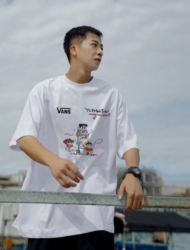 上新！Vans 万斯夏季新款卡通涂鸦短袖T恤！标志性Logo Tee ！高密针织圆领设计，平整简约！亲肤透爽！面料的柔软性舒适性无可挑剔！男女均可驾驭，打破性别