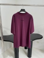 春夏新品新品New Back廓型版型T恤 定制定染复古平纹针织面料 廓形版型剪裁 胸部及后背饰以字母标识艺术作品刺绣 后背覆盖阿拉伯字母刺绣 破坏款水洗褪色效果