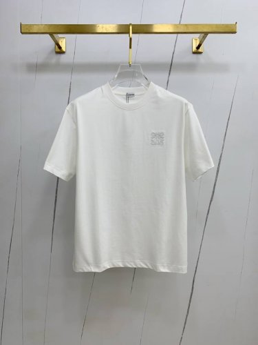 ss罗意威纯棉最新面料经典标识图案Logo时尚简约潮流短袖，最顶级的品质专柜原单短袖，顶级制作工艺进口面料，专柜款独特设计，采用进口高端订制面料。官网在售！面料
