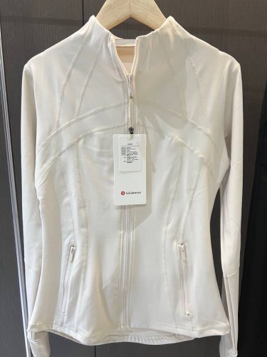经典款 丨Lululemon丨 Define 女士运动夹克瑜伽服健身服套装 在运动New Arrivals领域，Lululemon 一直以其卓越的品质和创新的设计引领潮流。而 Lu