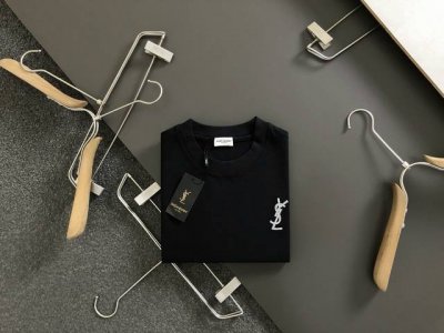 sly*宽松版型S-Xl 25早春最新烫钻Logo重磅短袖，高端品质专柜原单圆领援助，顶级制作工艺进口面料，专柜款独特设计，采用进口高端订制进口丝线手感一流！官