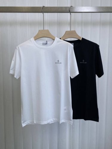 mon&Cler 25春夏新品字母立体小标印花Logo短袖T恤，Zg同款、正面立体印花Logo简约大方而又不失格调，经典元素基础百搭款，定制80支双股丝光棉面料