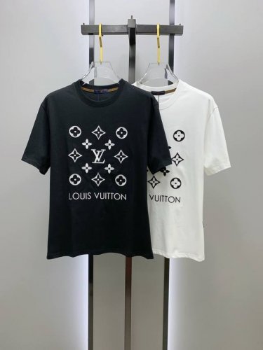 lv2025夏季新款短袖T恤，个性艺术系列全网独家首发 百搭款细节处理完美纯棉面料十分精致 原版面料 网红明星同款高版本 高品质手感非常舒服 时尚又个性 超级百