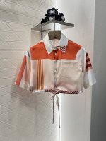 fend*2025新品上架 提花短袖衬衫短裤套装 定制Yb进口提花斜纹稠材质 质感光泽 垂顺舒适 短袖衬衫短裤套装 通体红橙色块碰撞交替 艺术感十足 腰间抽绳配