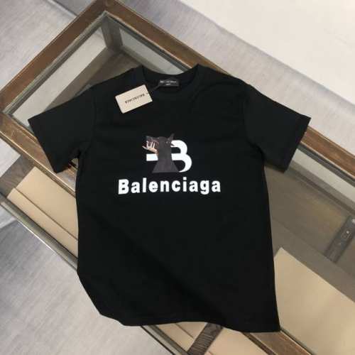 A Balenciaga 巴黎世家字母短袖 潮流高街百搭 必入 海外版 极简字母印花短袖T 男女同款 胸前的图案设计 别具风格 实在是独特新颖 突显十足的个性