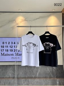 p110 （顶级版本 区别通货） 码数: S. M. L．Xl. 颜色：黑色． 白色． 【 2025 春夏联名系列 】男女印花T恤 supreme 本月迎来与