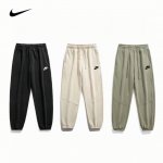 注意三标细节区别盗图版本 2025 Nike 耐克男子经典三色运动长裤，款式简约经典，好卖到爆，独家品质，值得拥有！ 本款采用申州原单360G纯棉毛圈双纱面料！