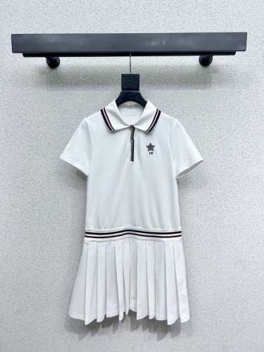 d家一系列款Cd五角星学院风休闲短袖连衣裙 时髦低调气质又奢华高级！版型百搭不挑人，原版定制面料 做工品质看细节。白富美必入！强烈推荐 高品质 尺码Sml连衣裙